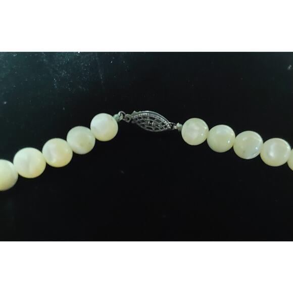 Vintage Mother of Pearl Round Beads strand is 22" long - Picture 4 of 4